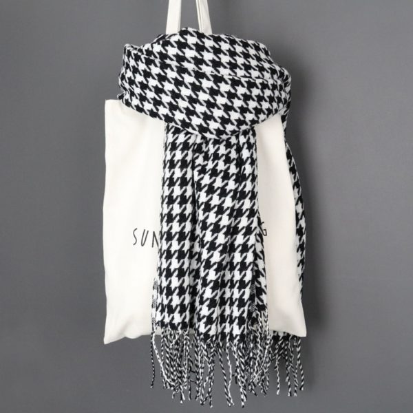 Krásný a teplý dámský zimní šátek - Long Tassel Design