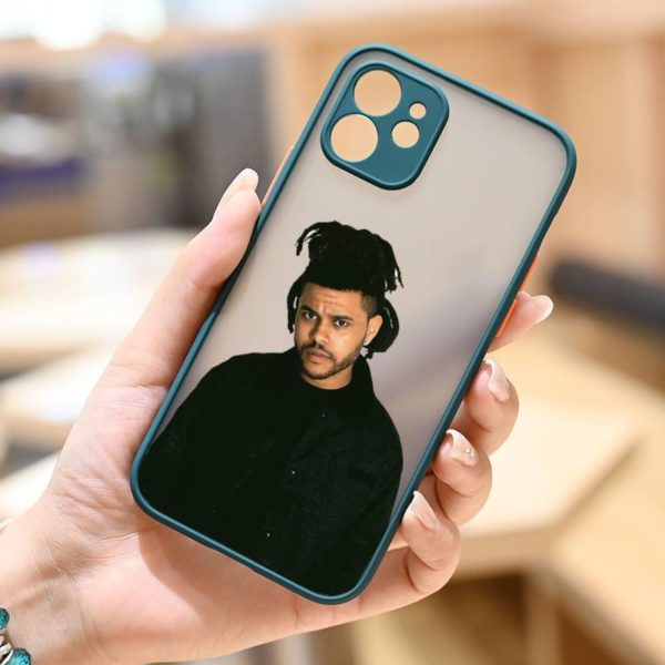 Matný ochranný kryt na iPhone s motivem Weeknd - Iphone 13 mini, A6