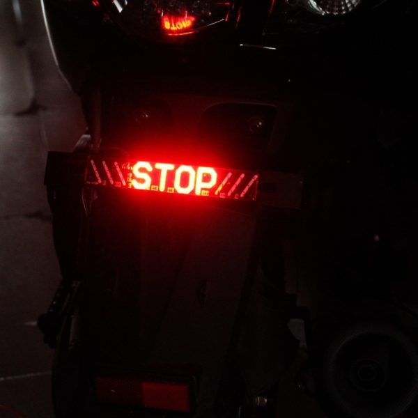 Samolepicí brzdové LED zadní světlo s blinkry na motocykl