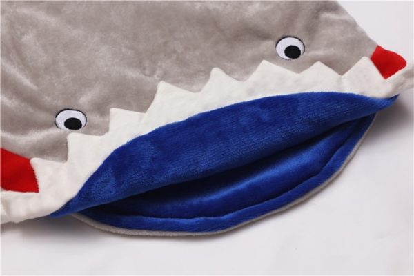 Dětská spací deka ve tvaru žraloka